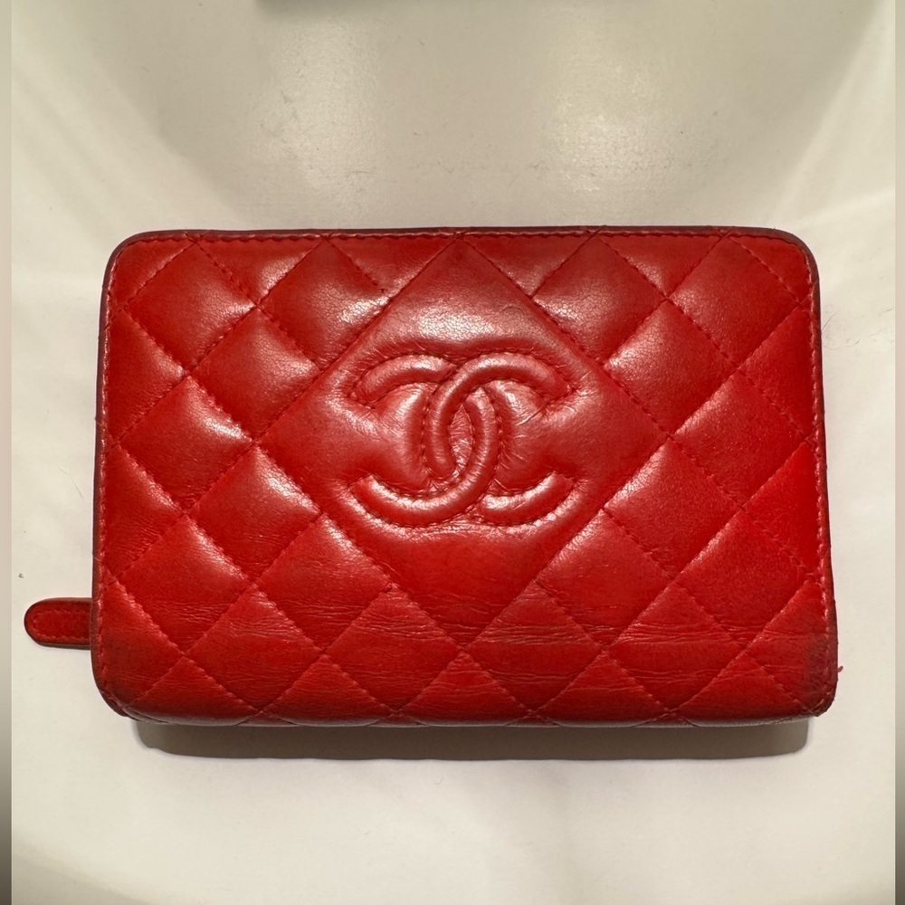 Chanel Small Classic Red Quilted Leather Wallet - Authentic - Picture 2 of 16